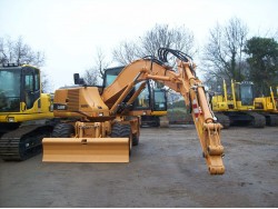 Boom offset on CASE excavators