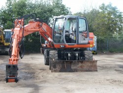 Boom offset on Fiat Kobelco...