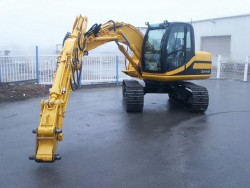 Boom offset on JCB excavators