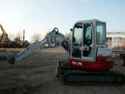 Boom offset on Takeuchi...